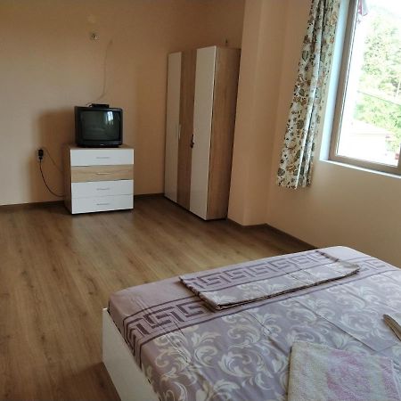 Guest House Proynovi Kałofer Zewnętrze zdjęcie