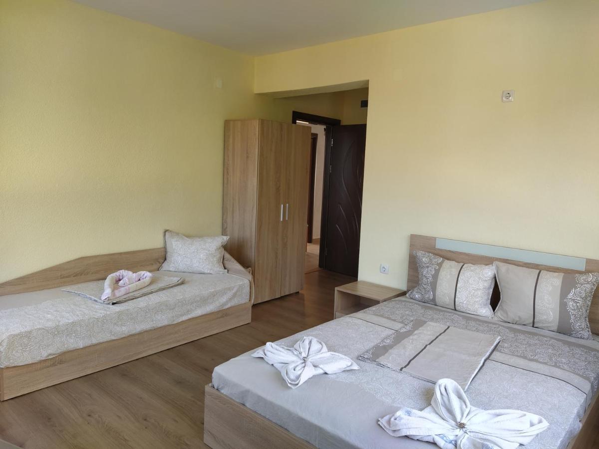 Guest House Proynovi Kałofer Zewnętrze zdjęcie