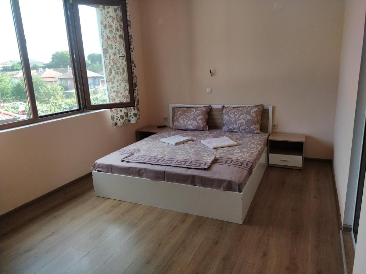 Guest House Proynovi Kałofer Zewnętrze zdjęcie
