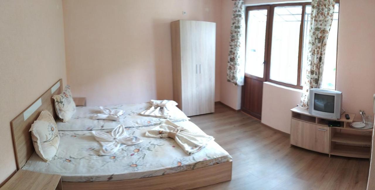 Guest House Proynovi Kałofer Zewnętrze zdjęcie