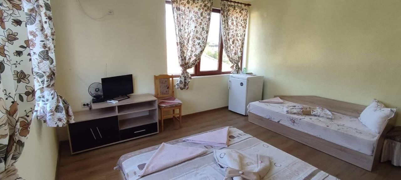 Guest House Proynovi Kałofer Zewnętrze zdjęcie
