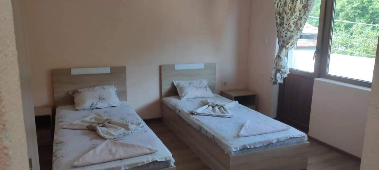 Guest House Proynovi Kałofer Zewnętrze zdjęcie